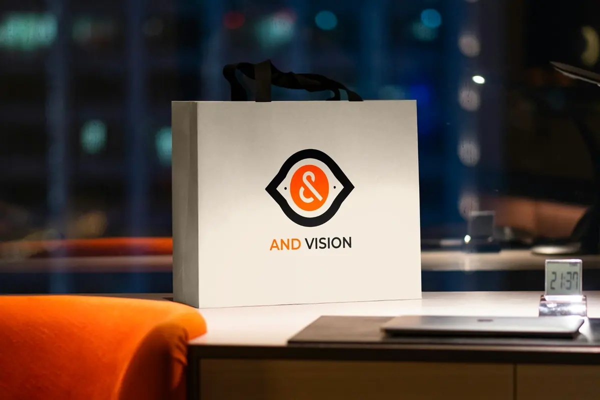 Sac shopping aux couleurs d'AND VISION