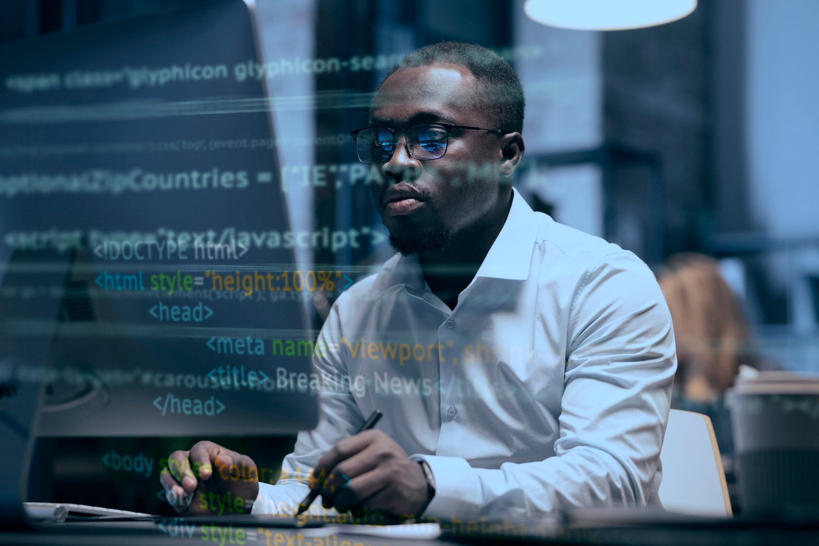 un développeur en train de créer un site web